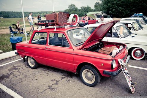 тюнинг-шоу классических отечественных автомобилей.