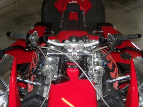 квадроцикл Wazuma V8 с двигателем от Ferrari.