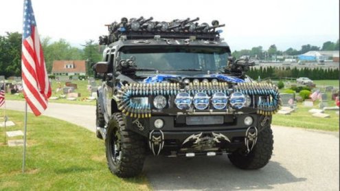 Вооруженный внедорожник Hummer за 55000 тыс. долларов.