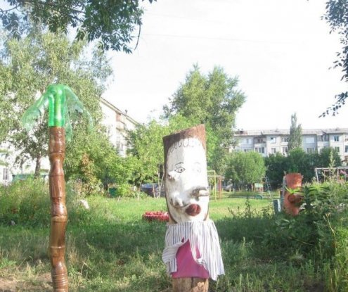 Прикольные поделки во дворах нашей страны