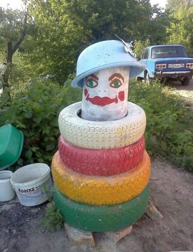 Прикольные поделки во дворах нашей страны