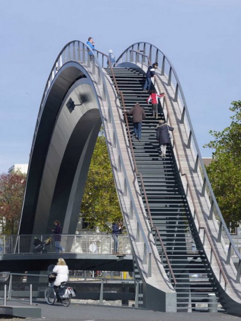 Melkeweg Bridge - проект, разработанный Next Architects и расположенный в Нидерландах.