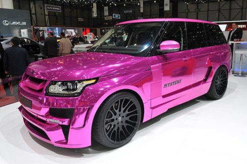 Эксклюзивный кислотно-розовый внедорожник Range Rover.