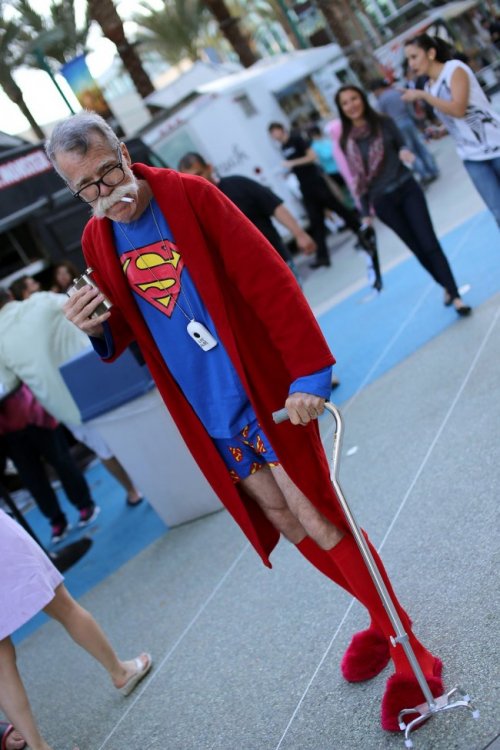 Десятка самых некрасивых и порой смешных костюмов с Comic-Con 2013