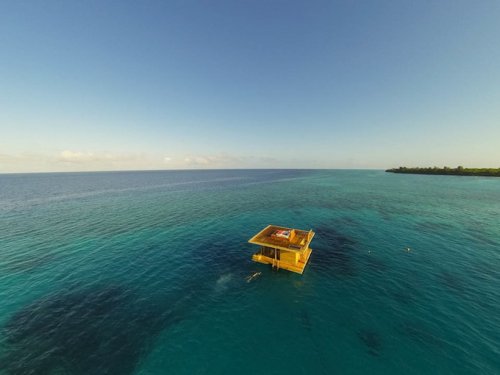 Подводные комнаты в отеле Manta.