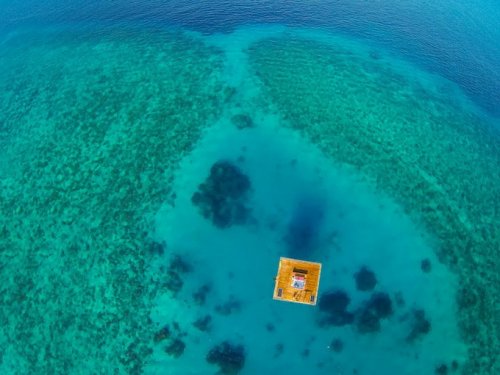 Подводные комнаты в отеле Manta.