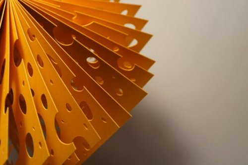 Бумажные скульптуры - резные книги