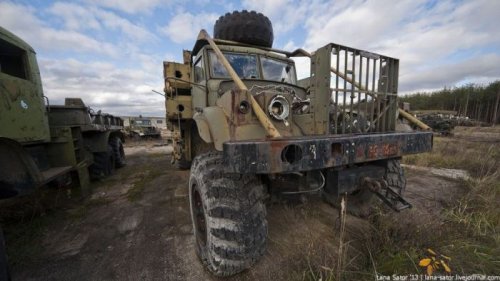 Кладбище военной техники